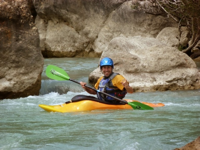  Winken aus dem Kajak in Huesca 
